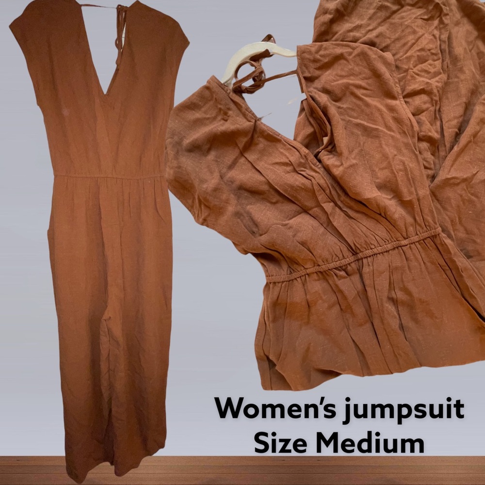 Brown jumpsuit with pockets. Size medium.